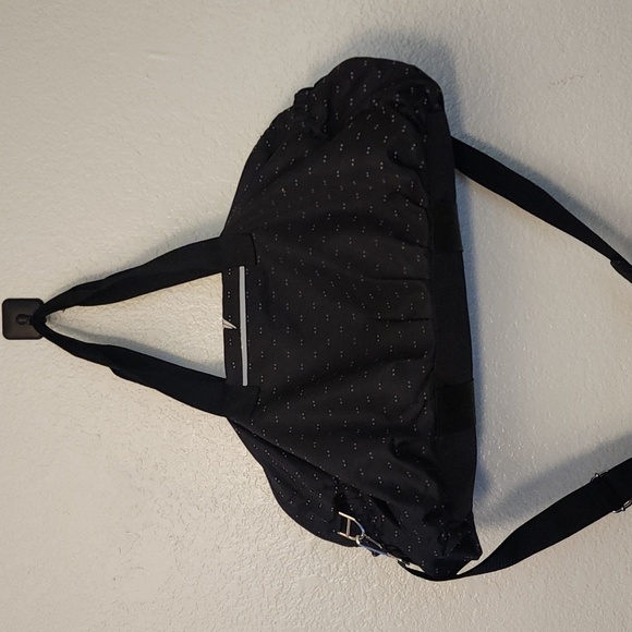 Old Navy Performance Active Duffel Bag with Blue Camo Interior - Picture 2 of 13